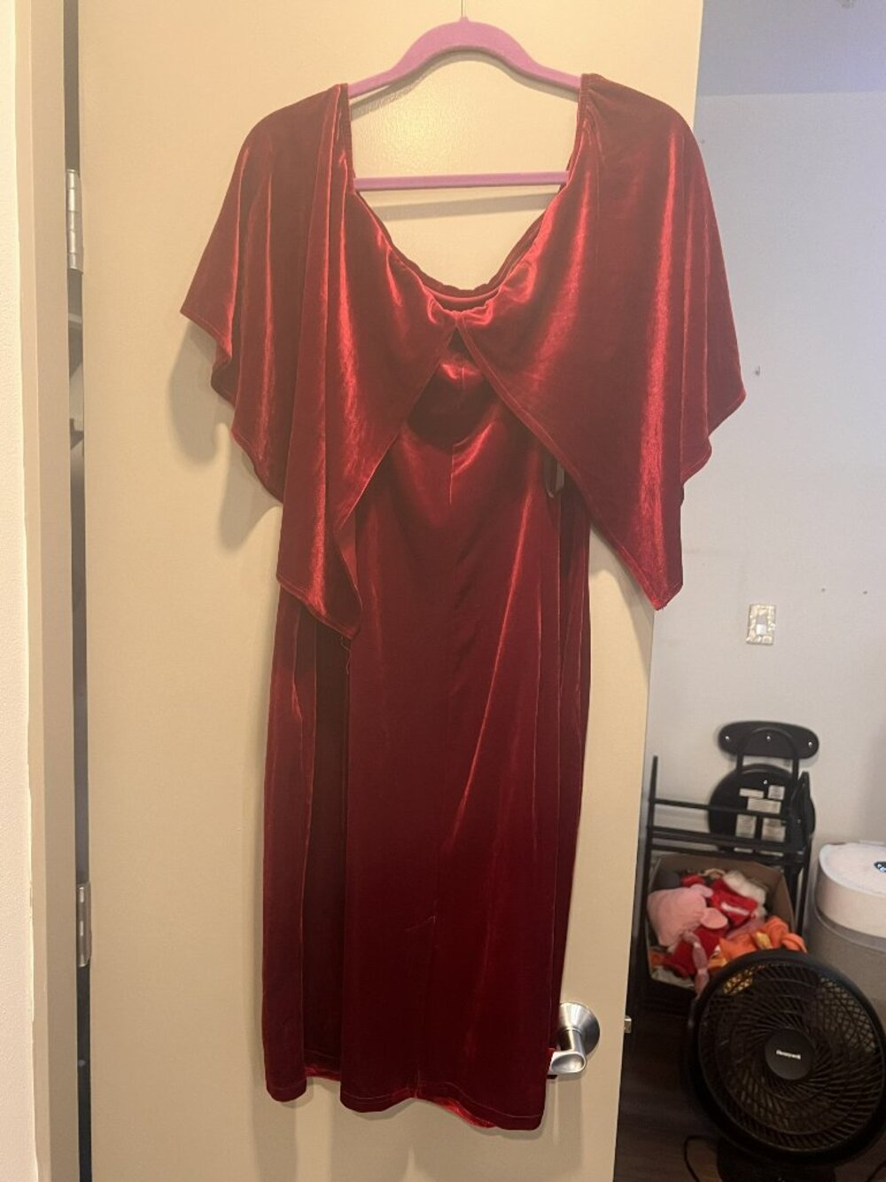 red velvet bodycon dress